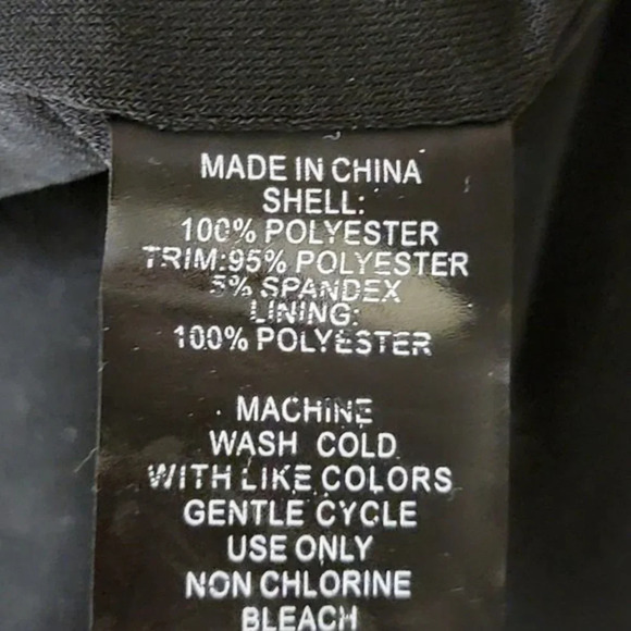 Vince Camuto Woman's Blocked Black and White Sleeveless‎ Blouse PM - Picture 12 of 13